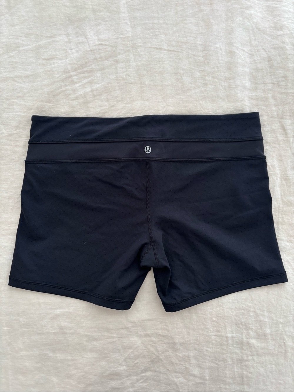 Vintage Lululemon Groove Shorts Size 12 in Black